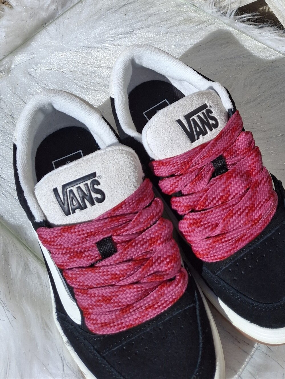 Vans Hylane Lace-Up Sneakers Black & White Thick Pink Laces Unisex W7/M5.5 - Picture 9 of 16